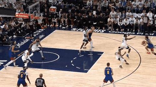  NBA赛场边亮丽风景线：美女啦啦队颜值大比拼